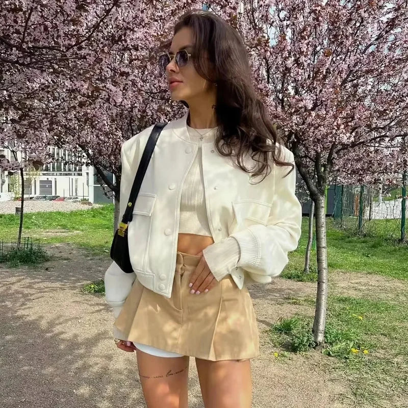 Jaqueta Feminina com Bolsos e Abertura frontal